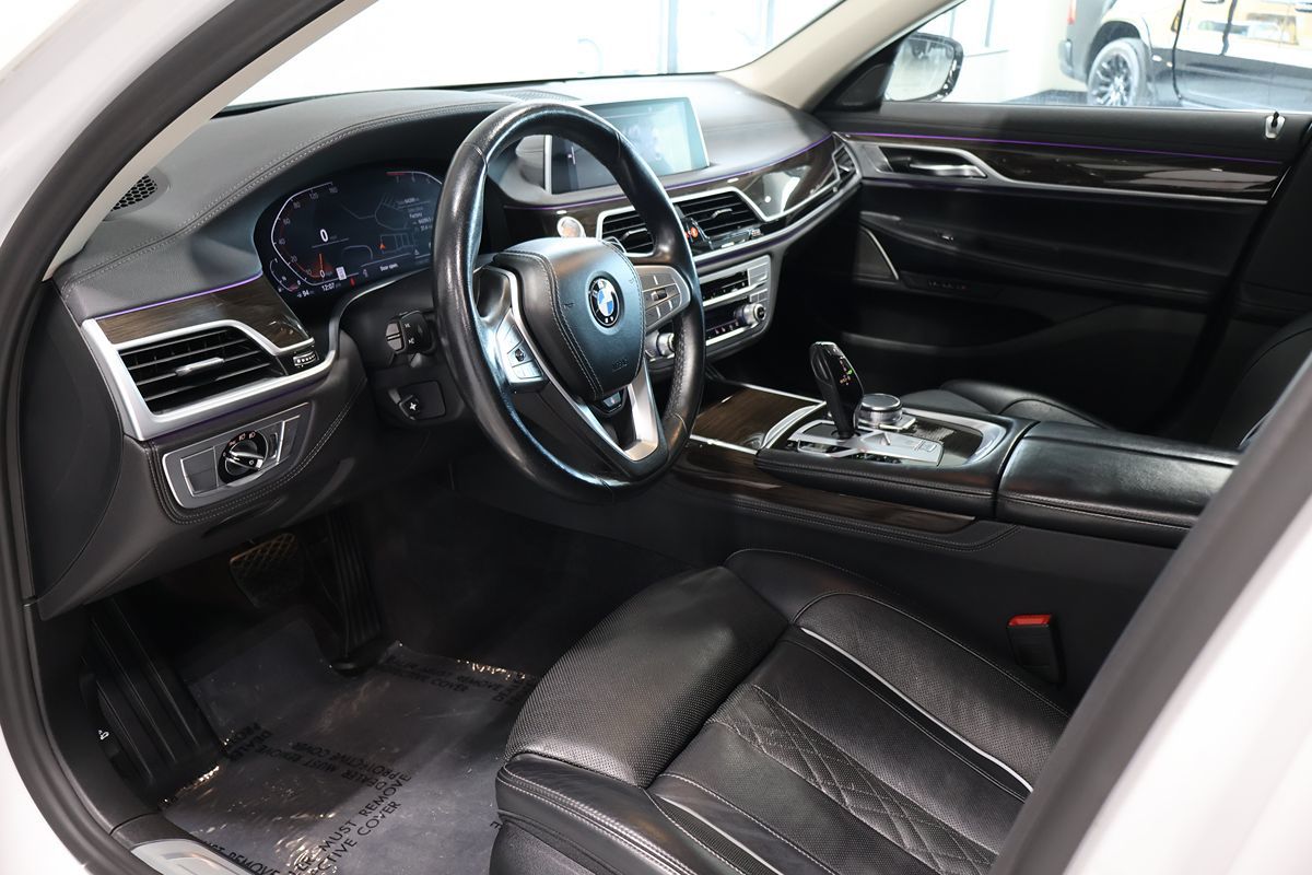 Photo 7 of this BMW 7 Series