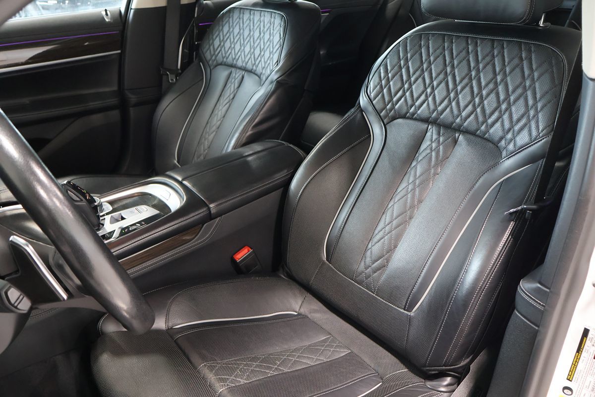 Photo 8 of this BMW 7 Series