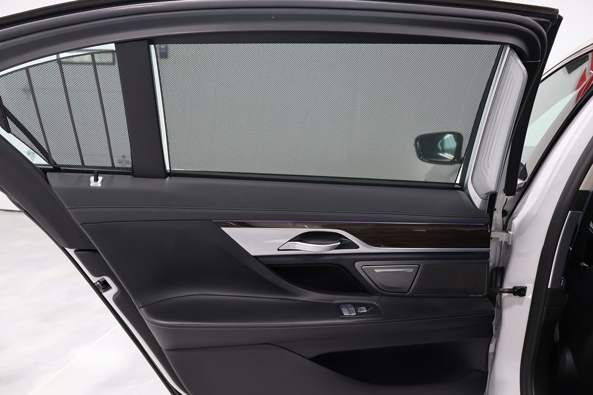 Photo 11 of this BMW 7 Series