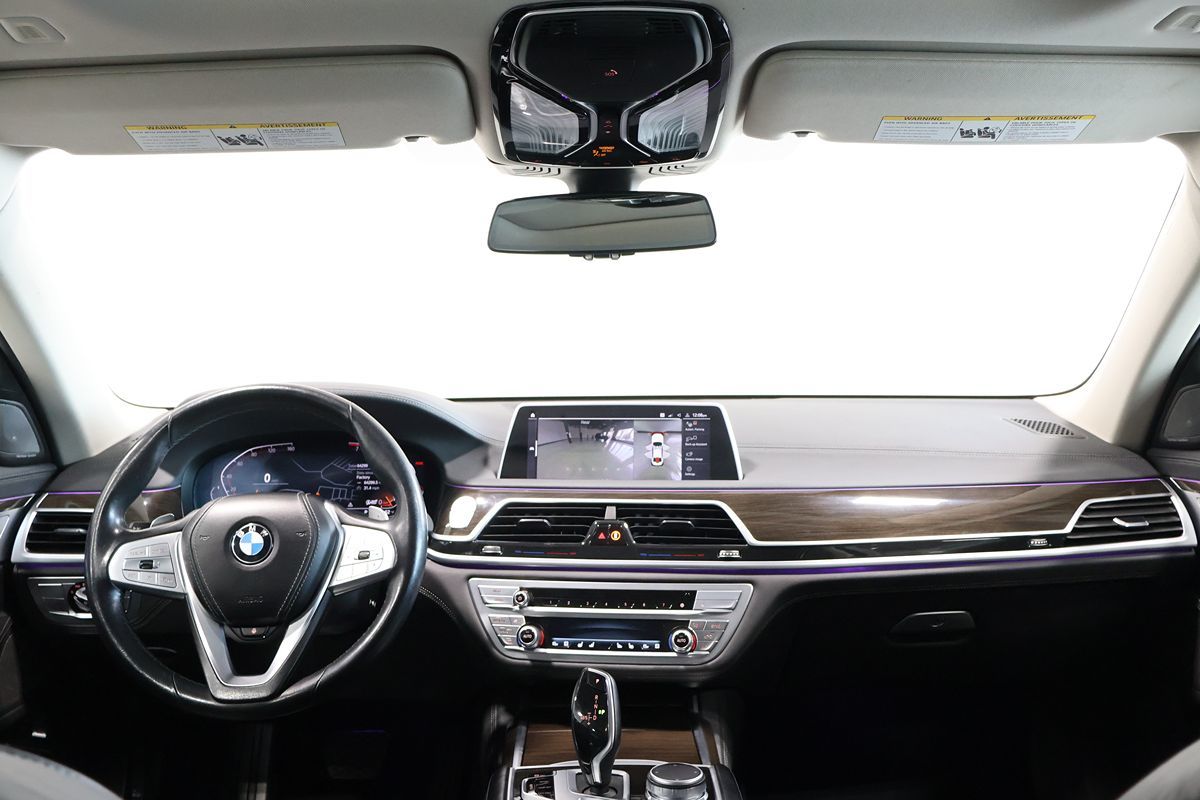 Photo 14 of this BMW 7 Series