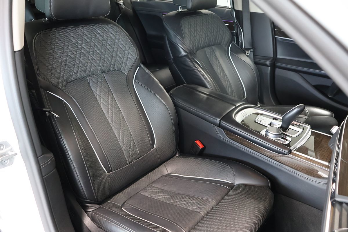Photo 20 of this BMW 7 Series