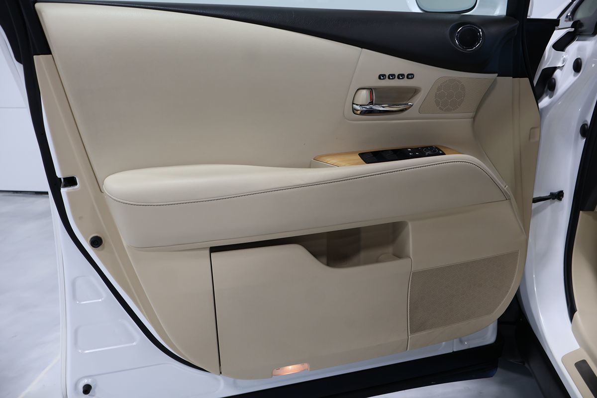 Photo 6 of this Lexus RX 450h