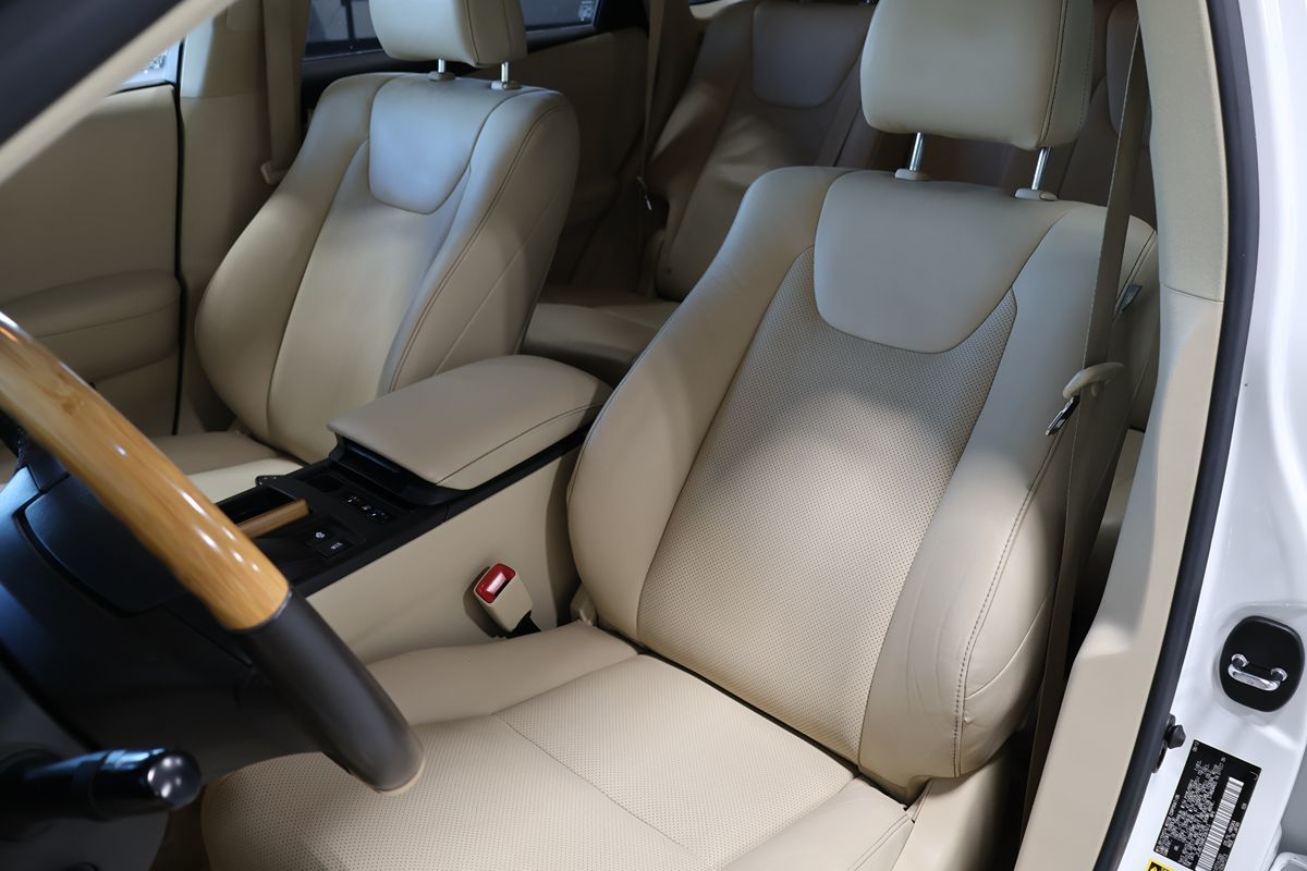 Photo 8 of this Lexus RX 450h