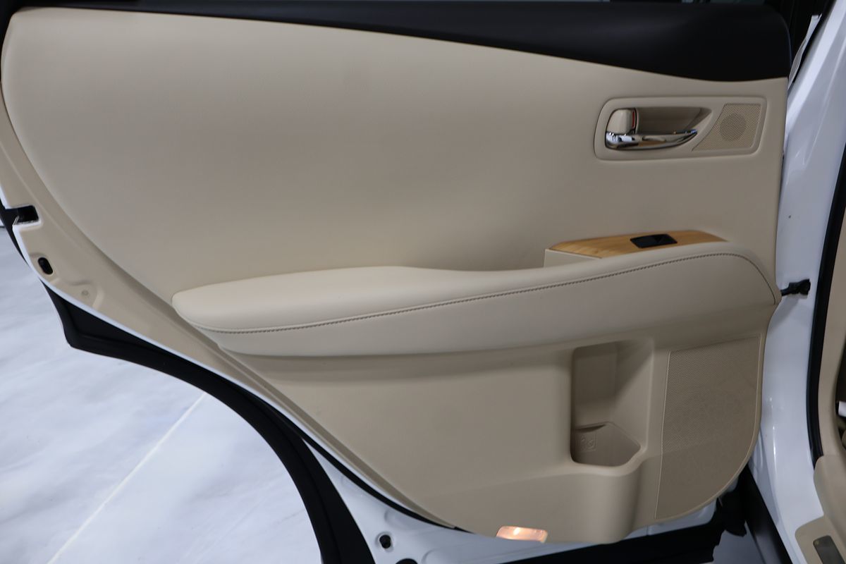 Photo 11 of this Lexus RX 450h
