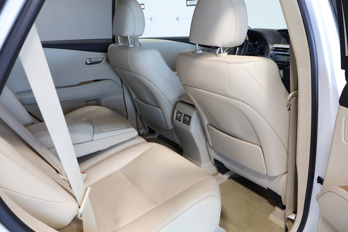 Photo 15 of this Lexus RX 450h