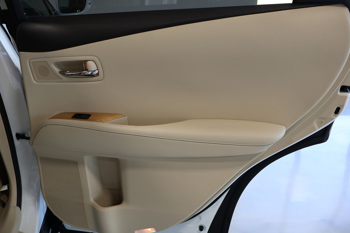 Photo 17 of this Lexus RX 450h