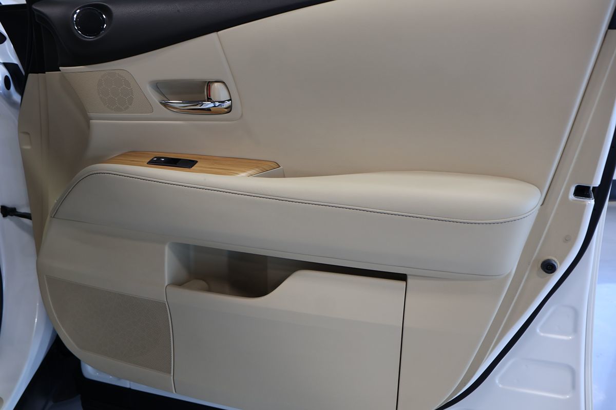 Photo 18 of this Lexus RX 450h