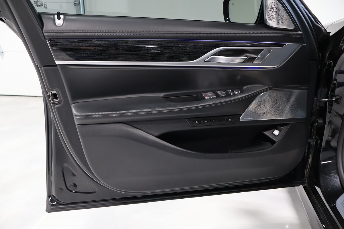 Photo 6 of this BMW 7 Series