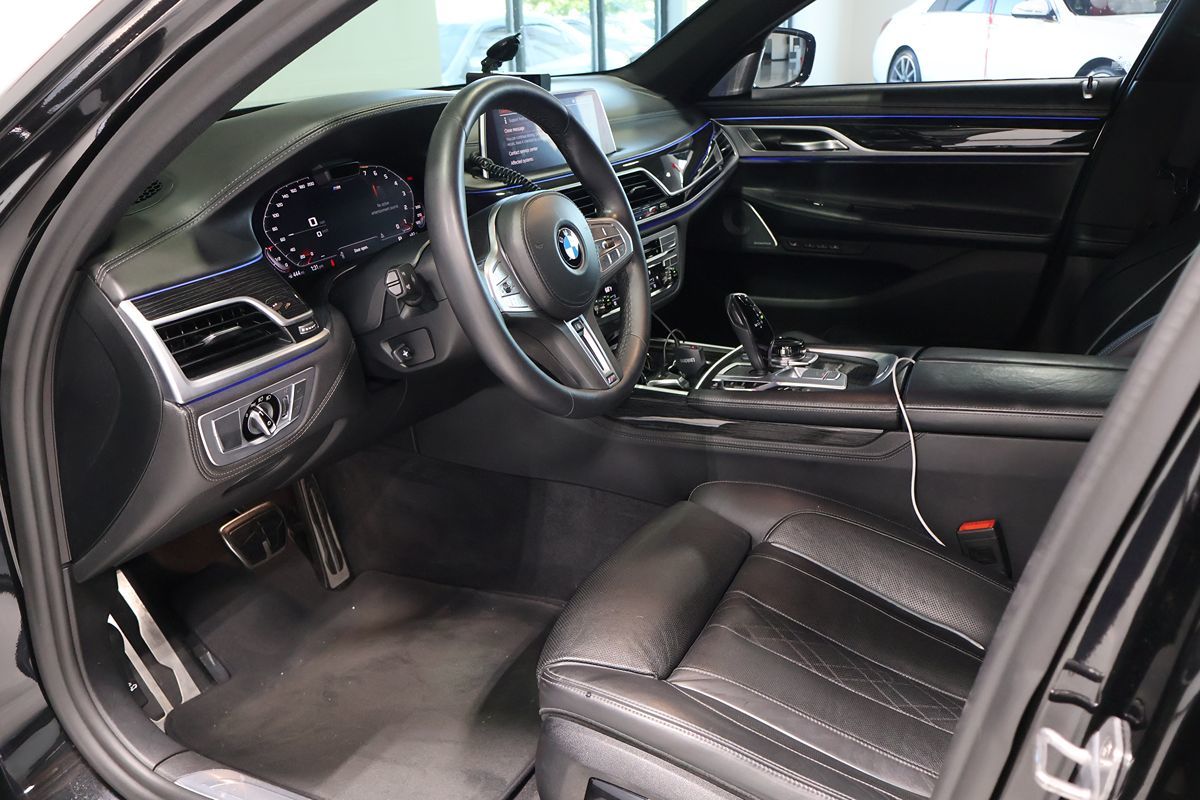 Photo 7 of this BMW 7 Series