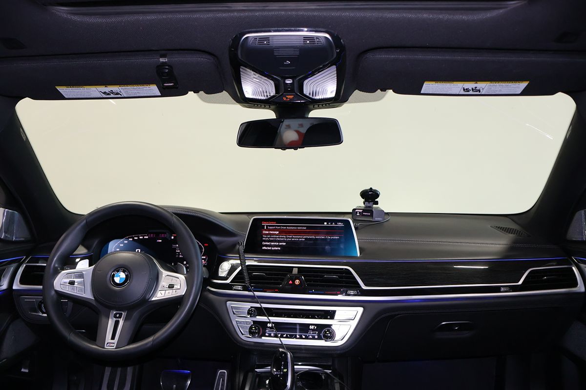 Photo 14 of this BMW 7 Series