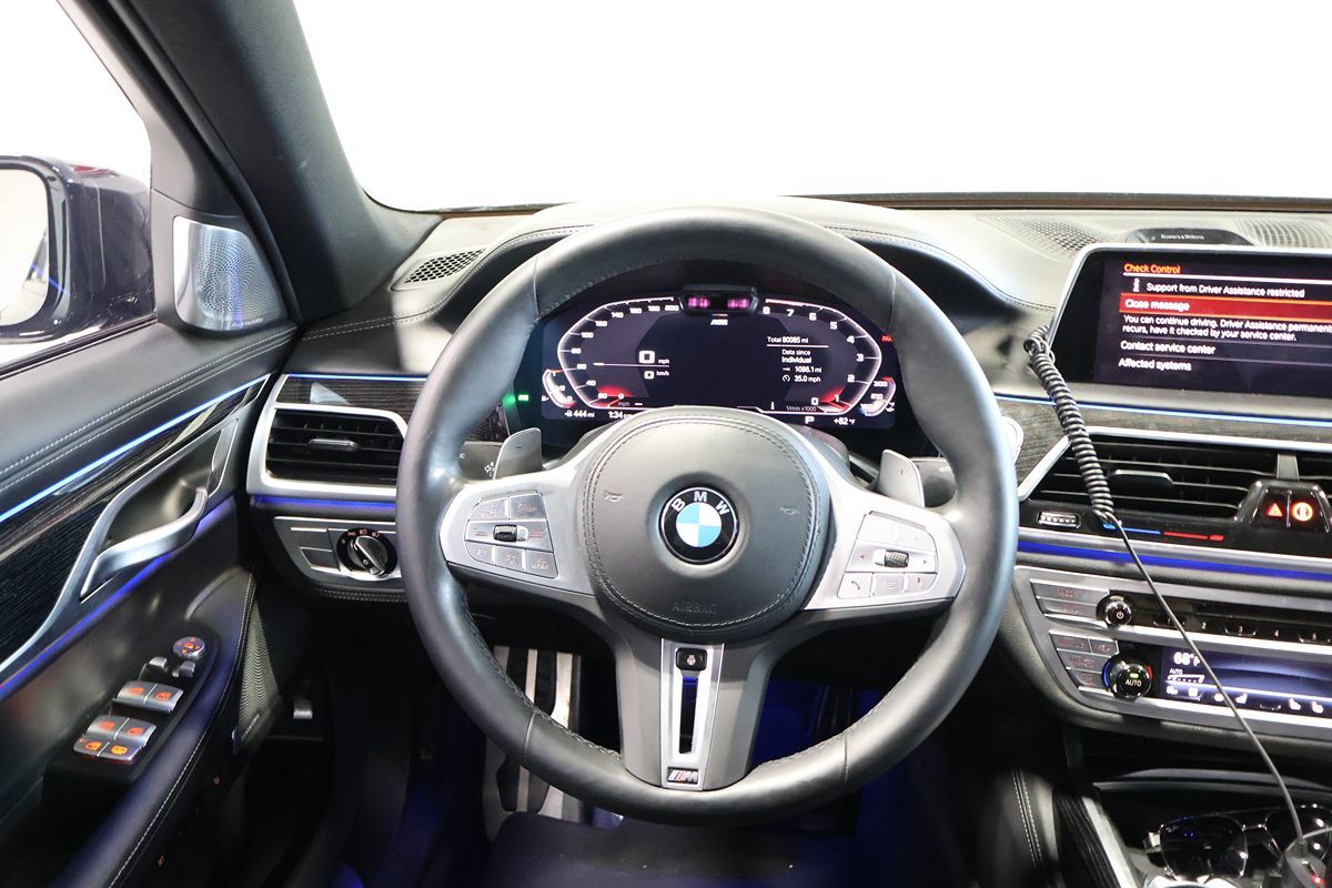 Photo 9 of this BMW 7 Series