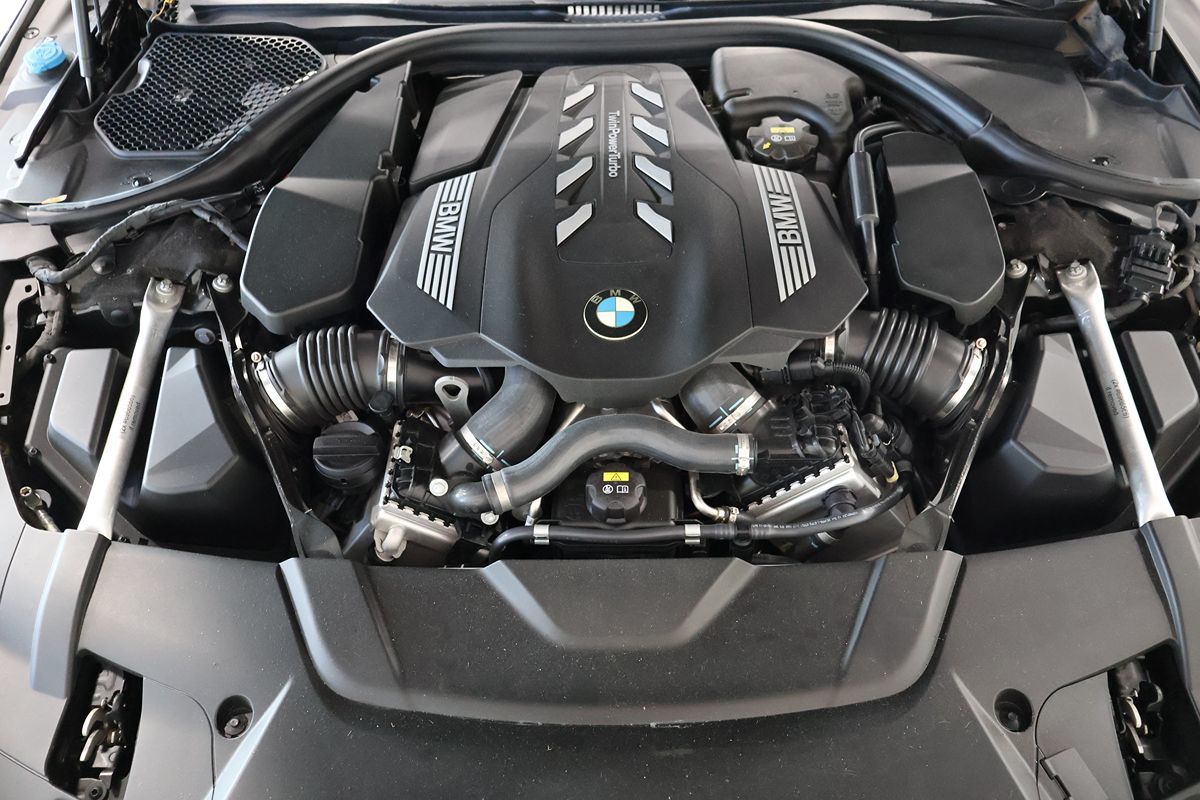 Photo 22 of this BMW 7 Series