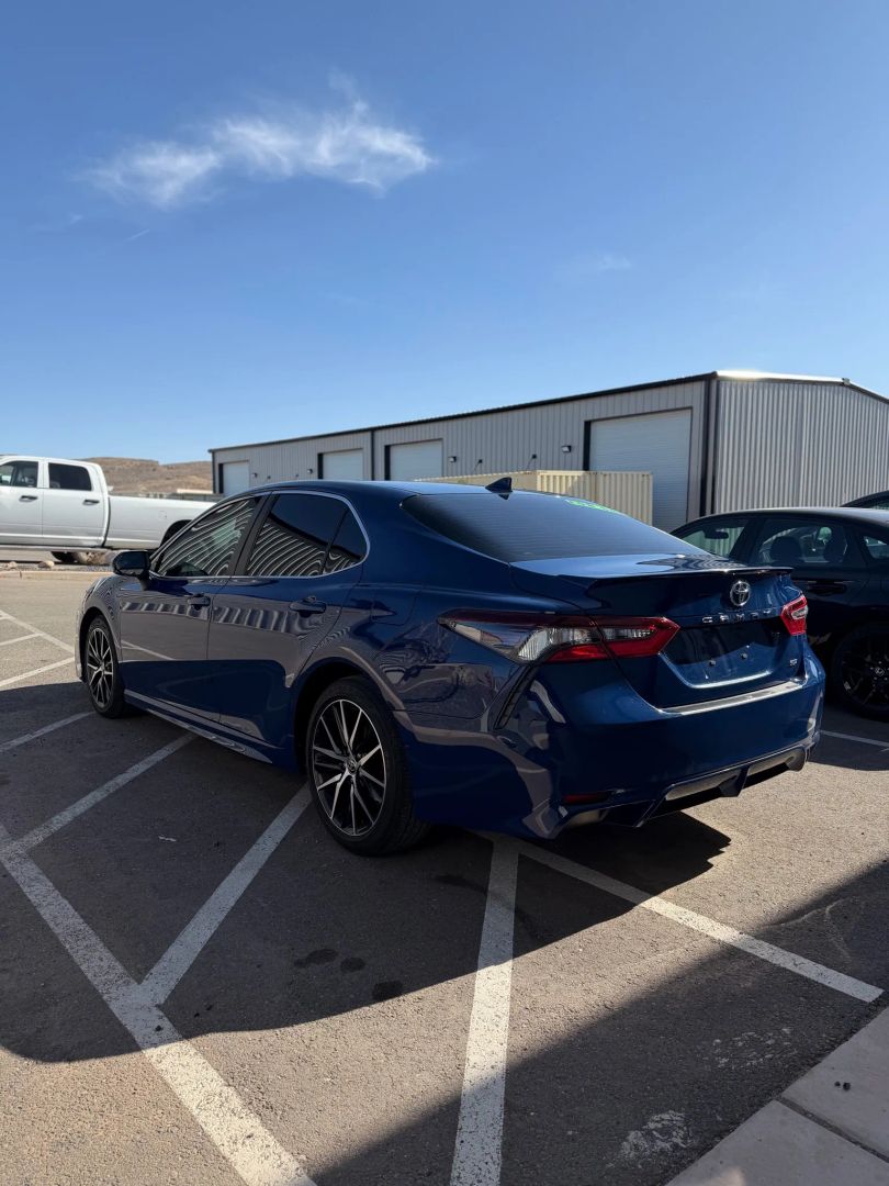 2023 Toyota Camry SE - Photo 4