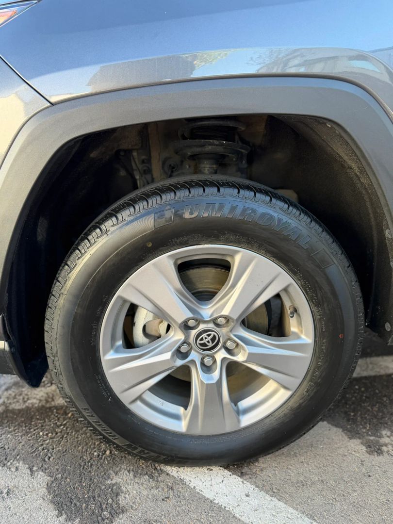 2024 Toyota RAV4 XLE - Photo 5