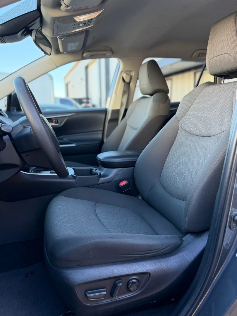 2024 Toyota RAV4 XLE - Photo 21