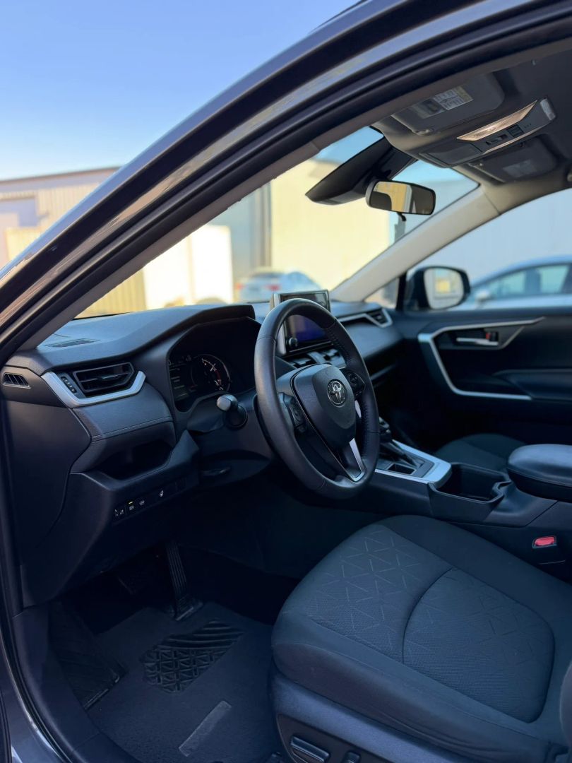 2024 Toyota RAV4 XLE - Photo 22
