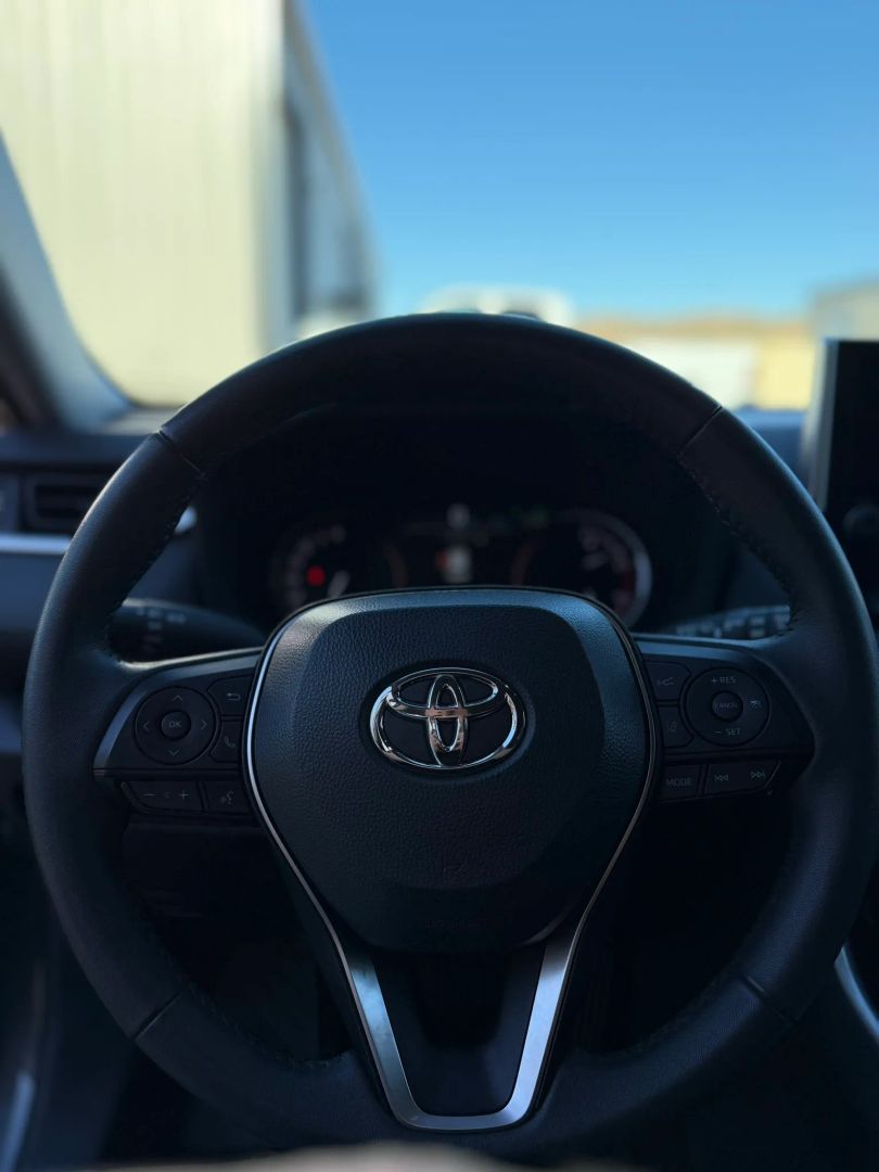2024 Toyota RAV4 XLE - Photo 23
