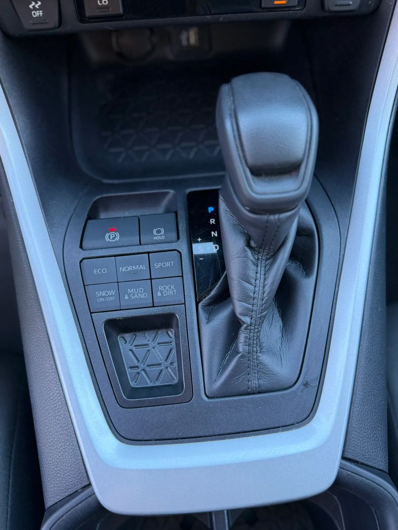 2024 Toyota RAV4 XLE - Photo 26