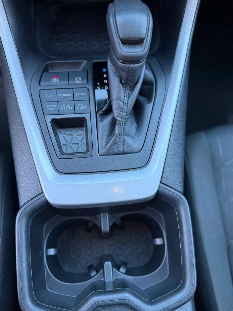 2024 Toyota RAV4 XLE - Photo 29