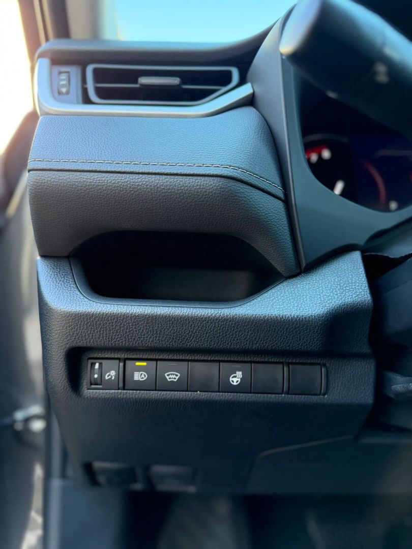 2024 Toyota RAV4 XLE - Photo 31