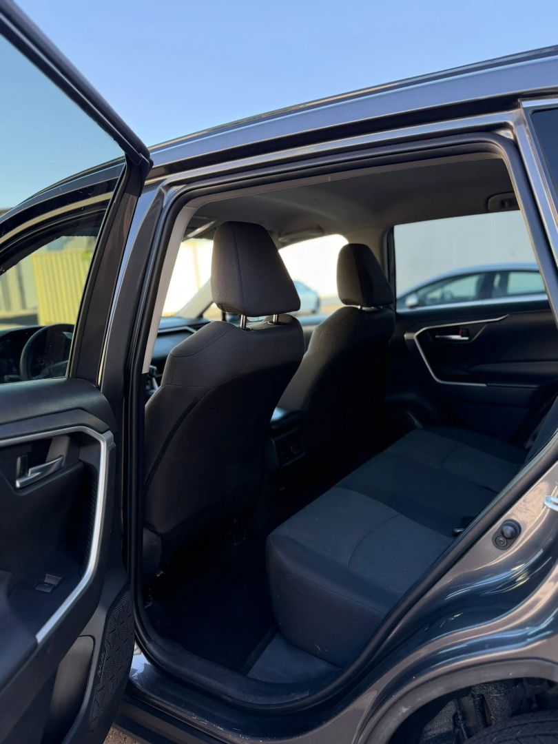 2024 Toyota RAV4 XLE - Photo 32