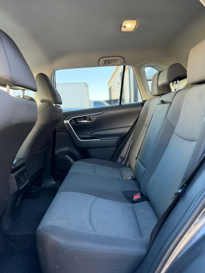 2024 Toyota RAV4 XLE - Photo 33