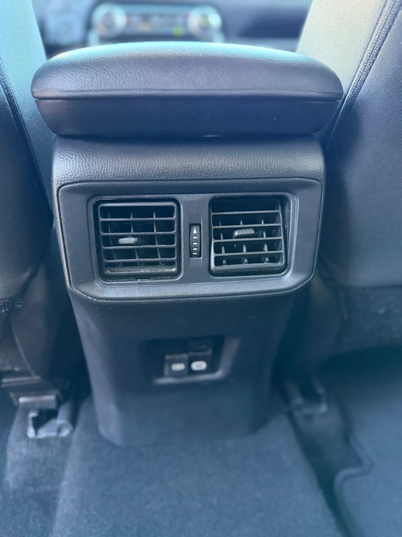2024 Toyota RAV4 XLE - Photo 35