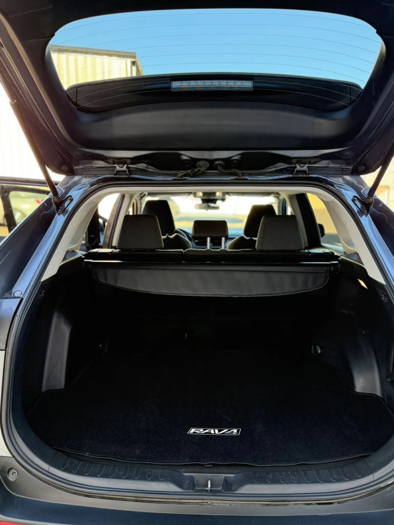 2024 Toyota RAV4 XLE - Photo 36