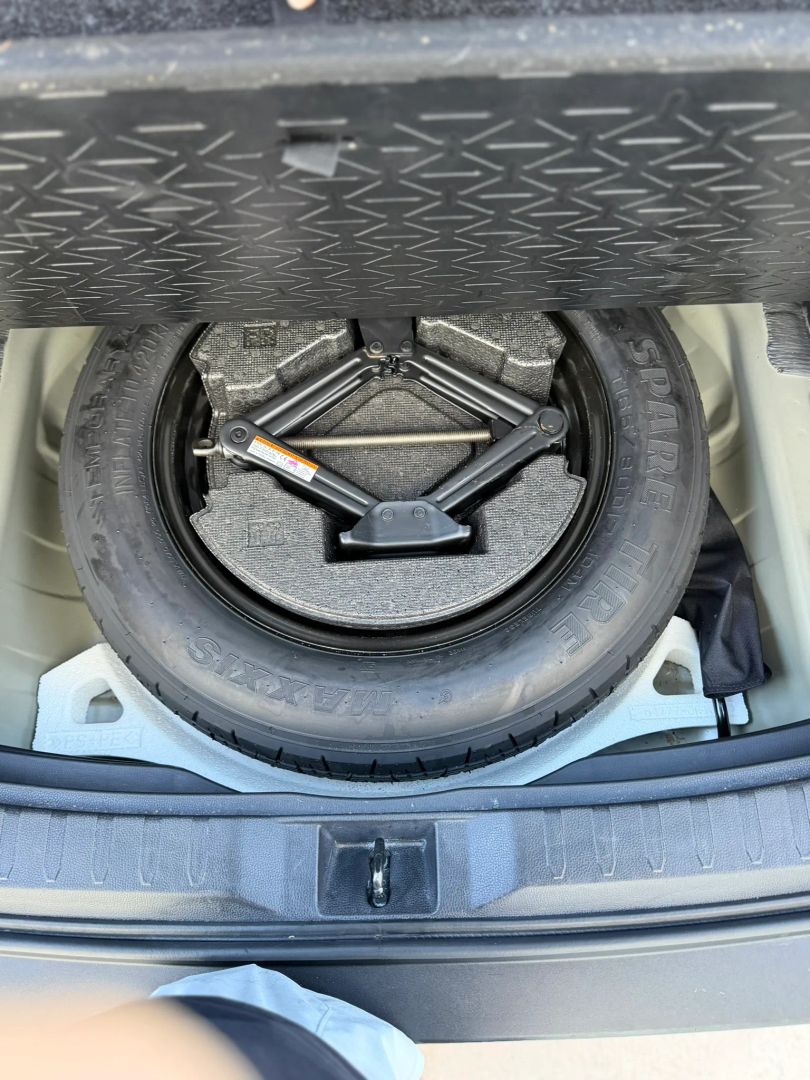 2024 Toyota RAV4 XLE - Photo 39