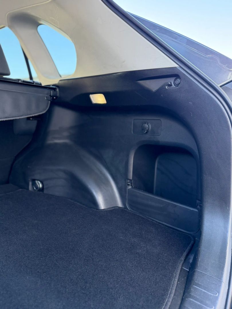 2024 Toyota RAV4 XLE - Photo 40