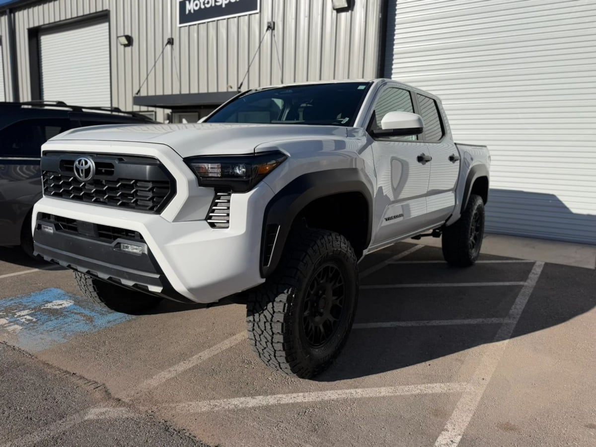 2024 Toyota Tacoma TRD Off Road - Photo 2