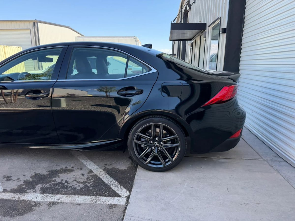 2017 Lexus IS 200t - Photo 4