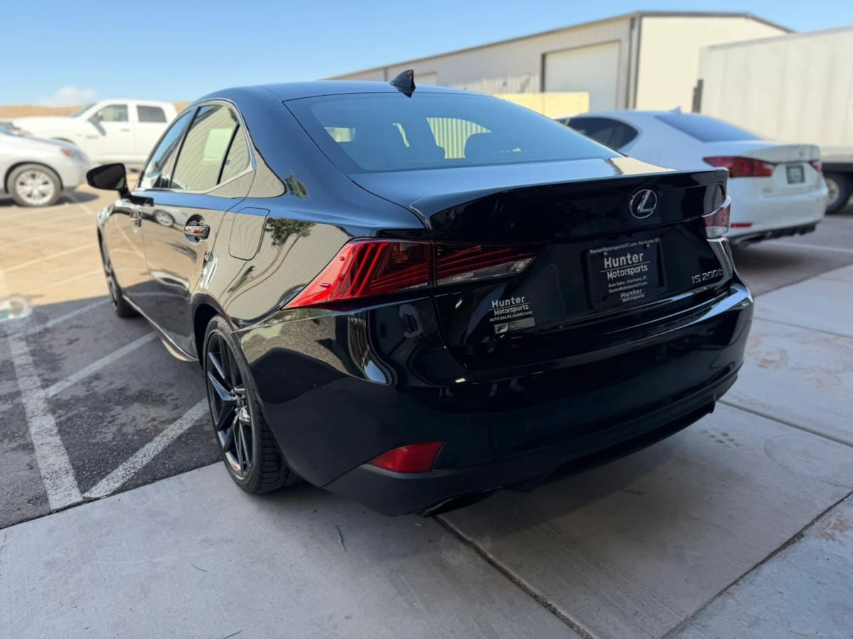 2017 Lexus IS 200t - Photo 5