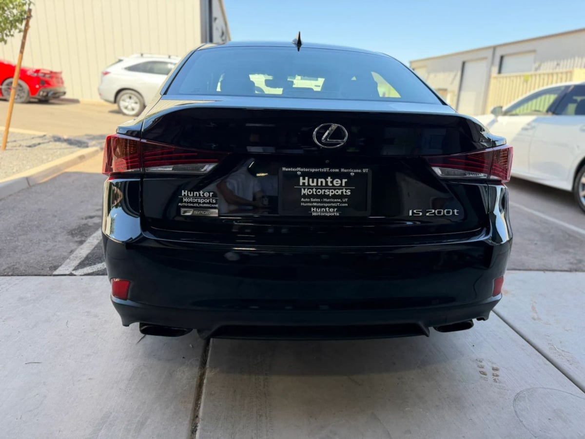2017 Lexus IS 200t - Photo 6
