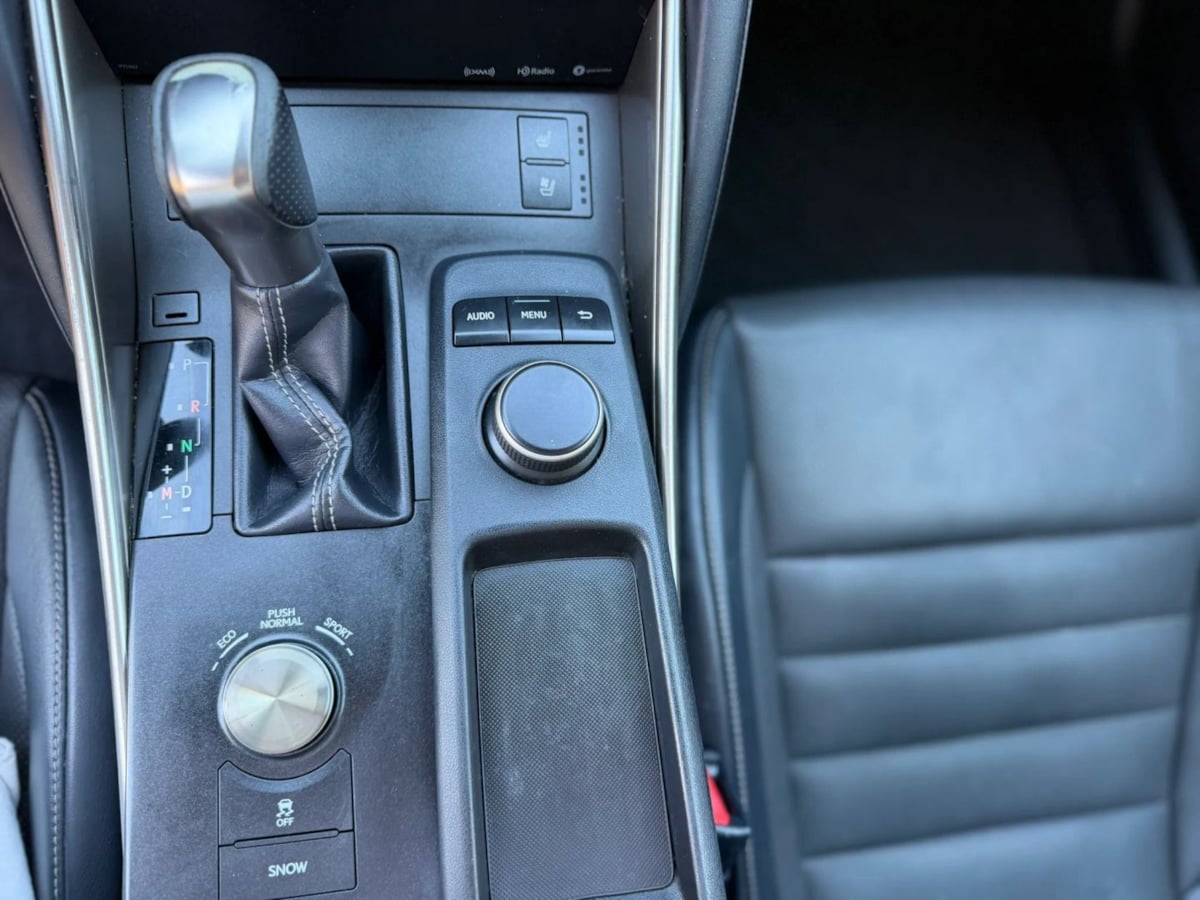 2017 Lexus IS 200t - Photo 24