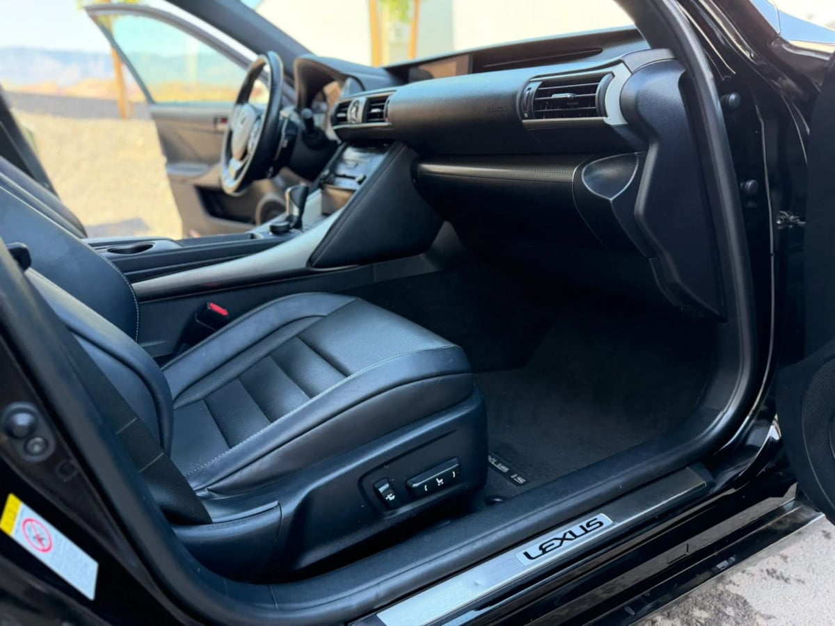 2017 Lexus IS 200t - Photo 40