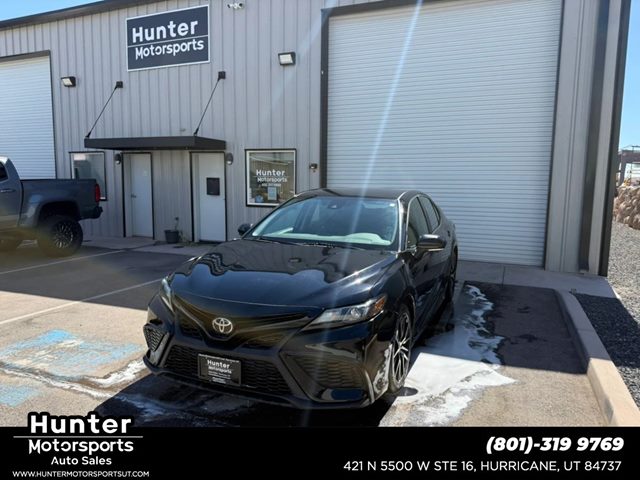 Midnight Black Metallic 2022 Toyota Camry Sedan Front-Wheel Drive Automatic