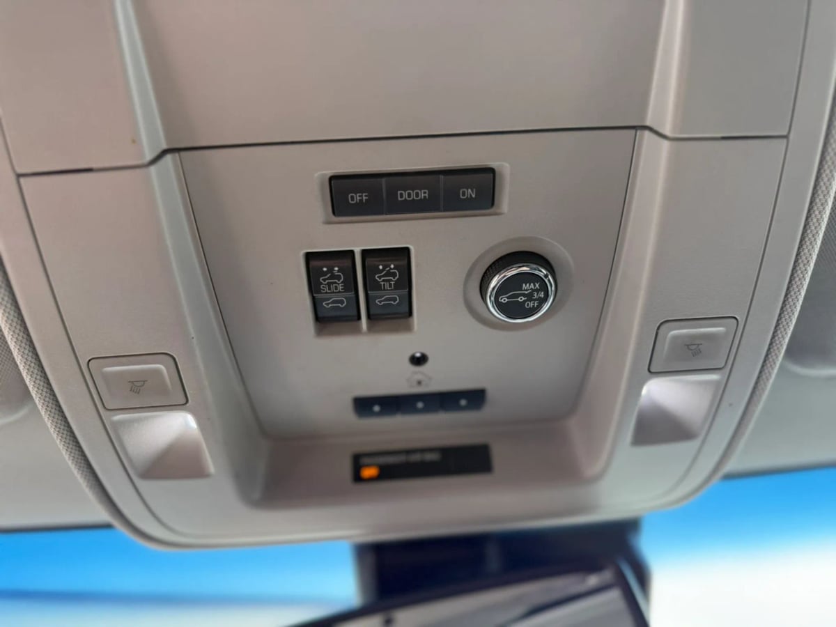 Photo 34 of this GMC Yukon