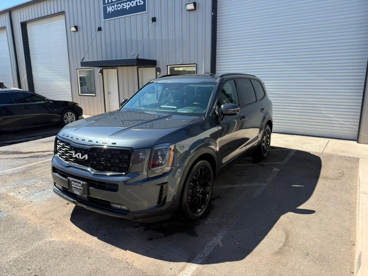 Photo 2 of this Kia Telluride