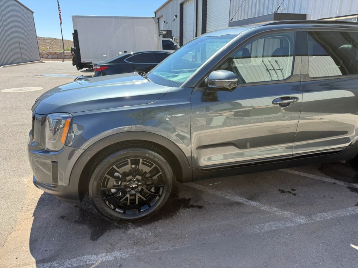 Photo 3 of this Kia Telluride