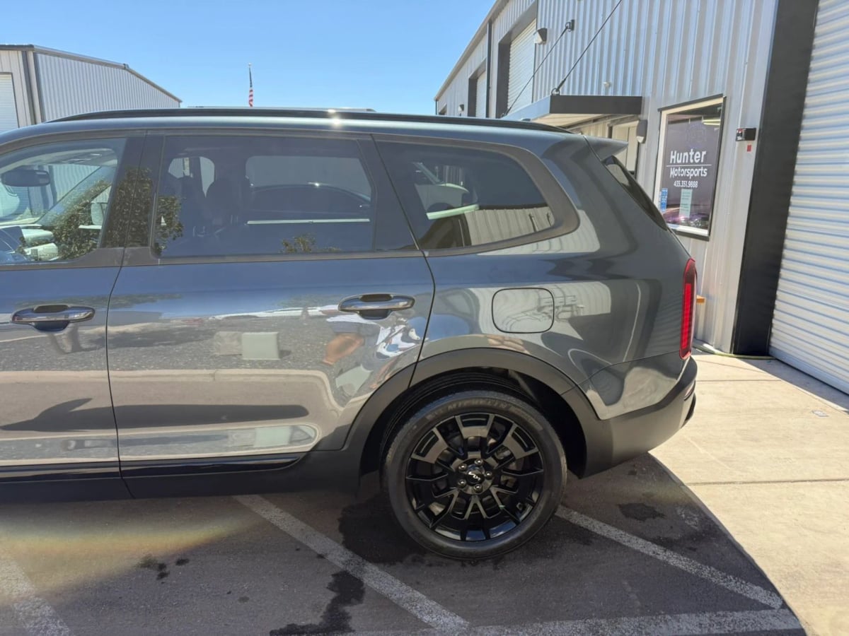 Photo 4 of this Kia Telluride