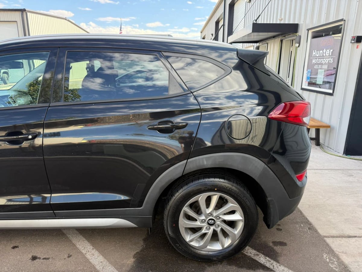 Photo 3 of this Hyundai Tucson