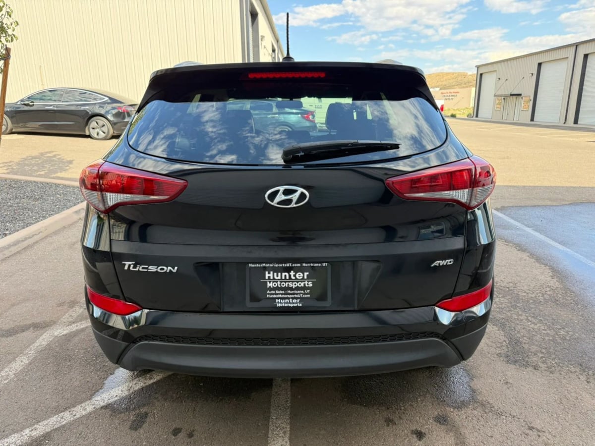 Photo 6 of this Hyundai Tucson
