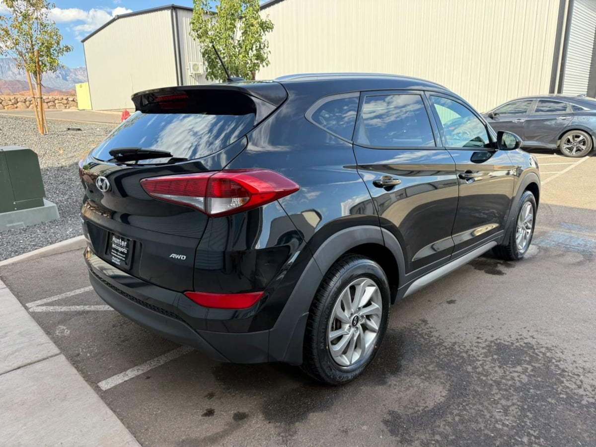 Photo 8 of this Hyundai Tucson