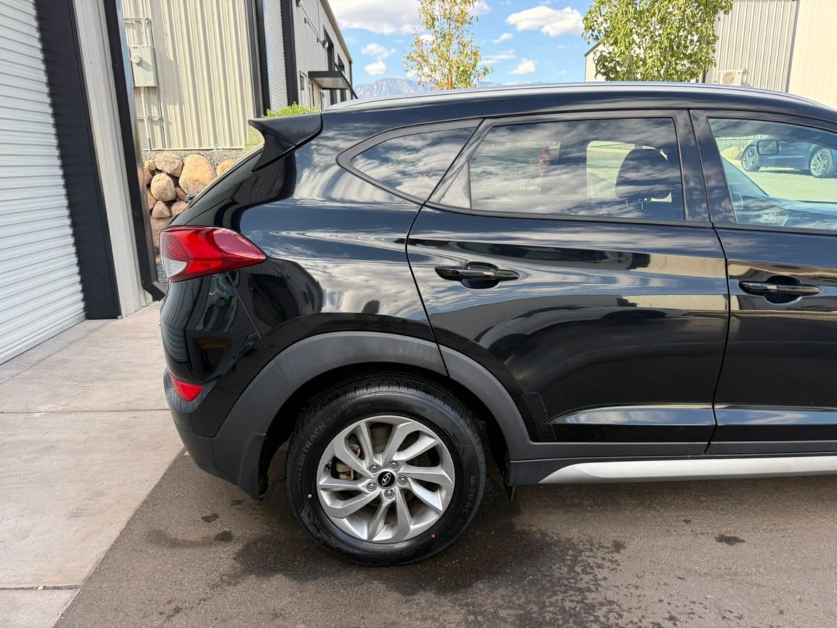 Photo 9 of this Hyundai Tucson