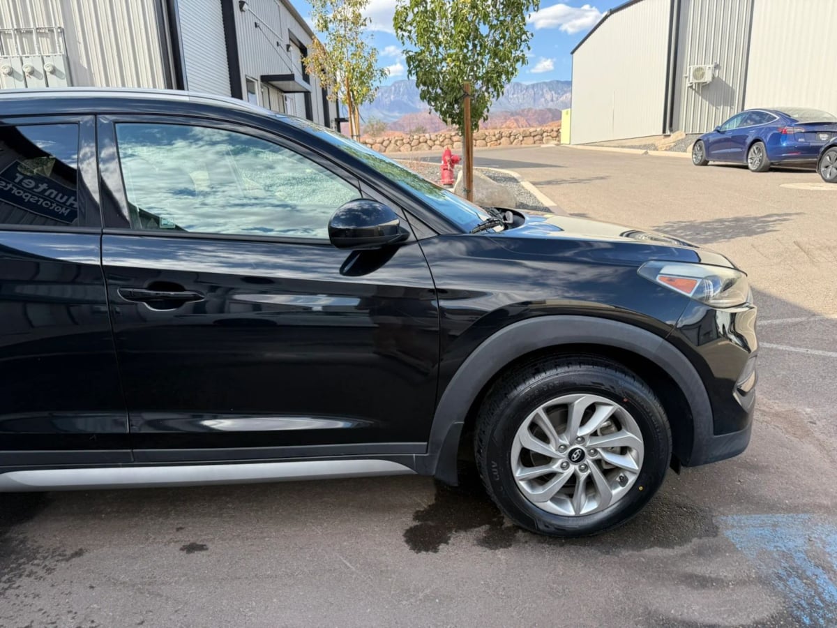 Photo 10 of this Hyundai Tucson
