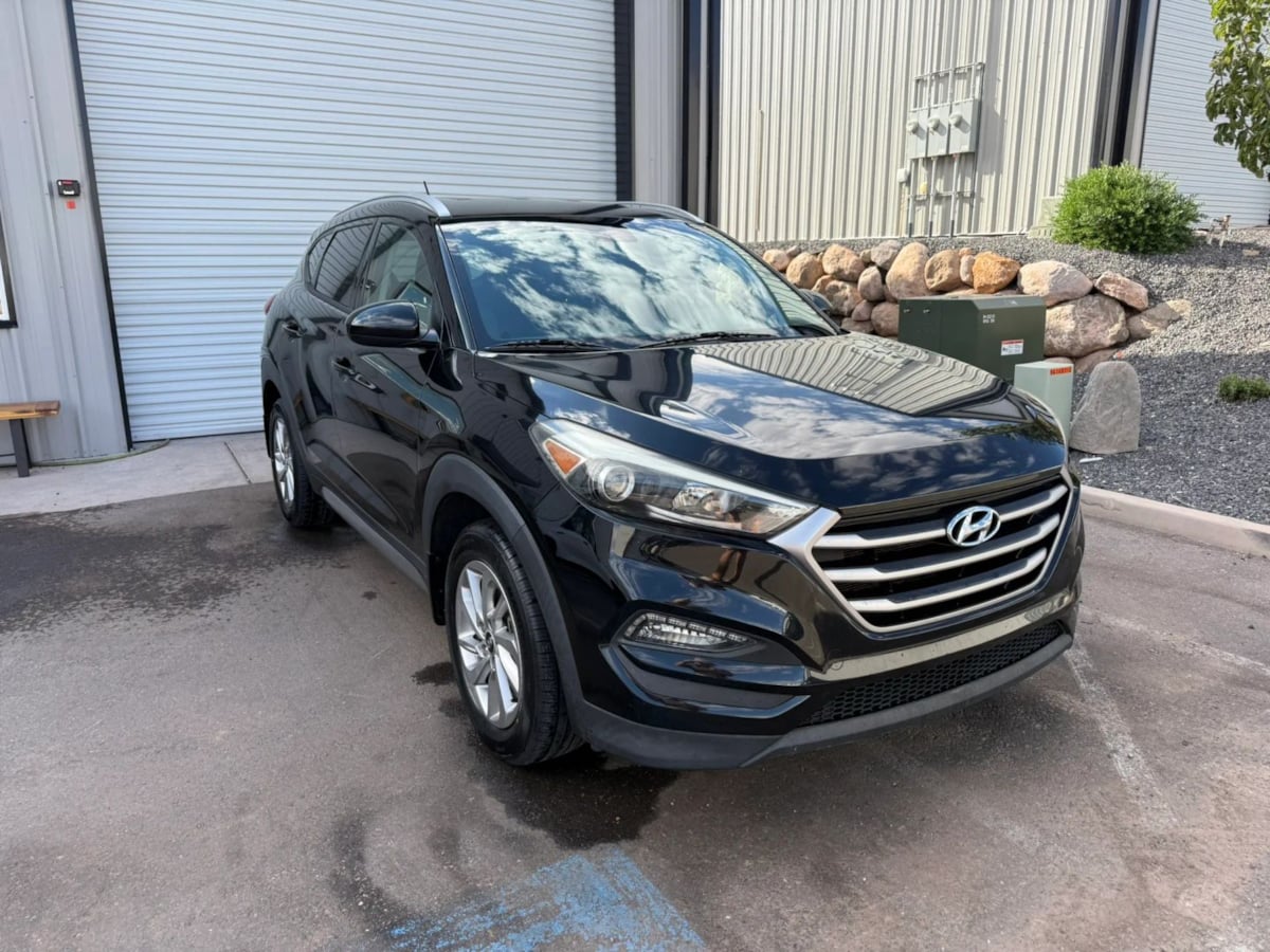 Photo 12 of this Hyundai Tucson