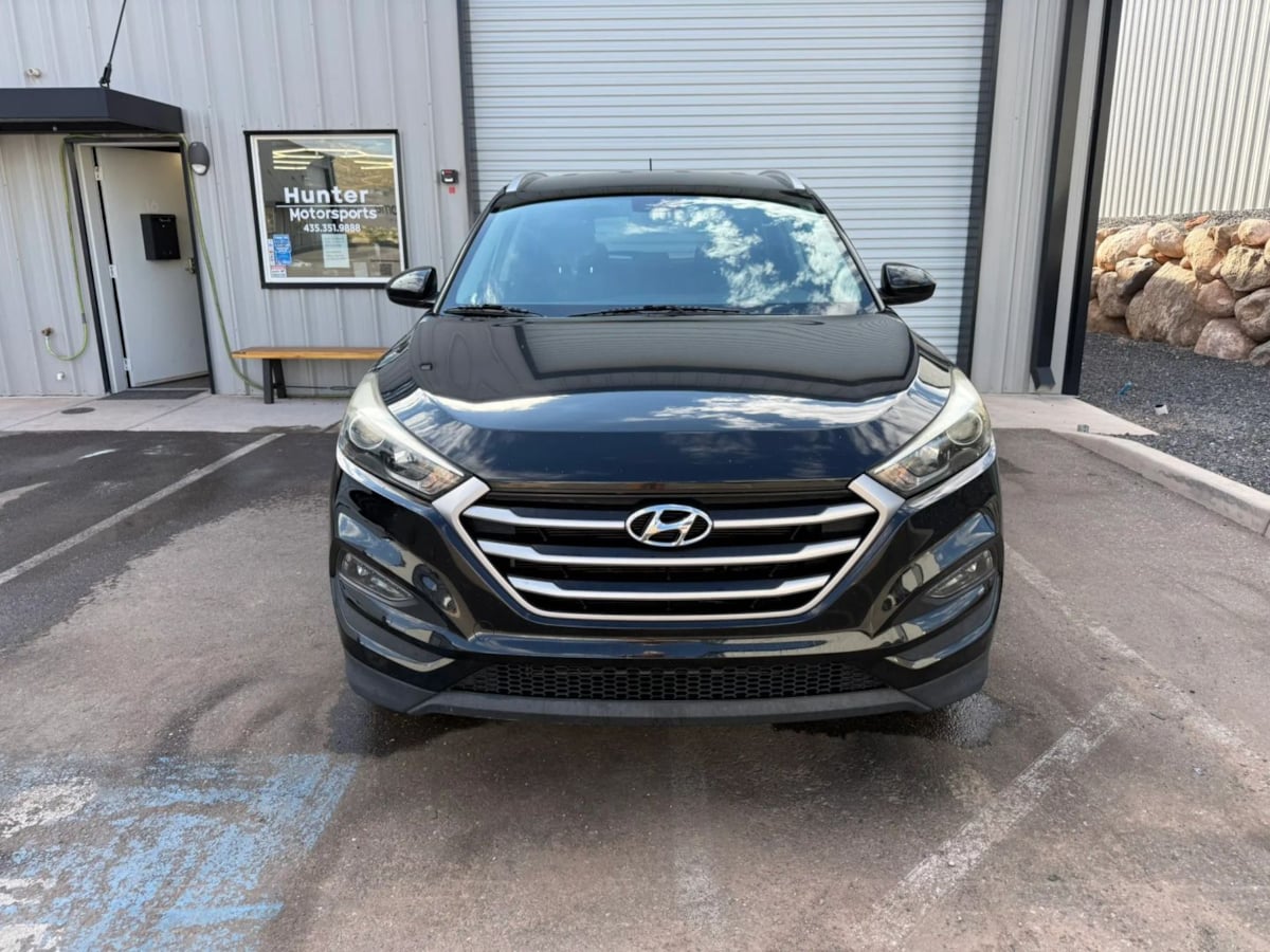 Photo 13 of this Hyundai Tucson