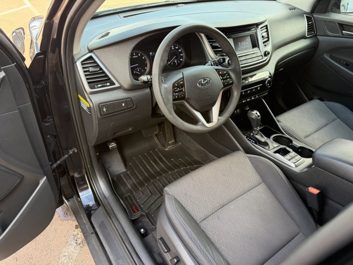 Photo 15 of this Hyundai Tucson
