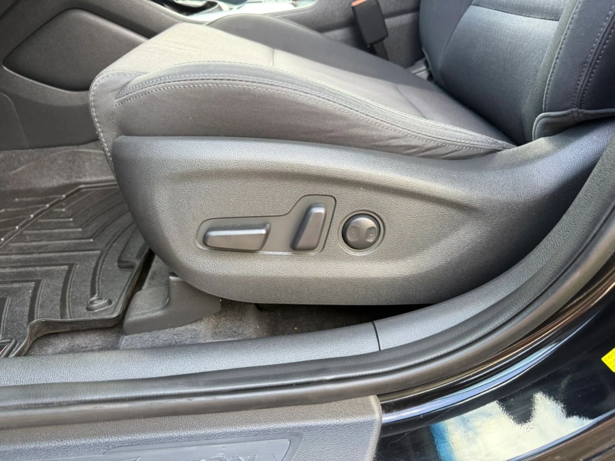 Photo 17 of this Hyundai Tucson